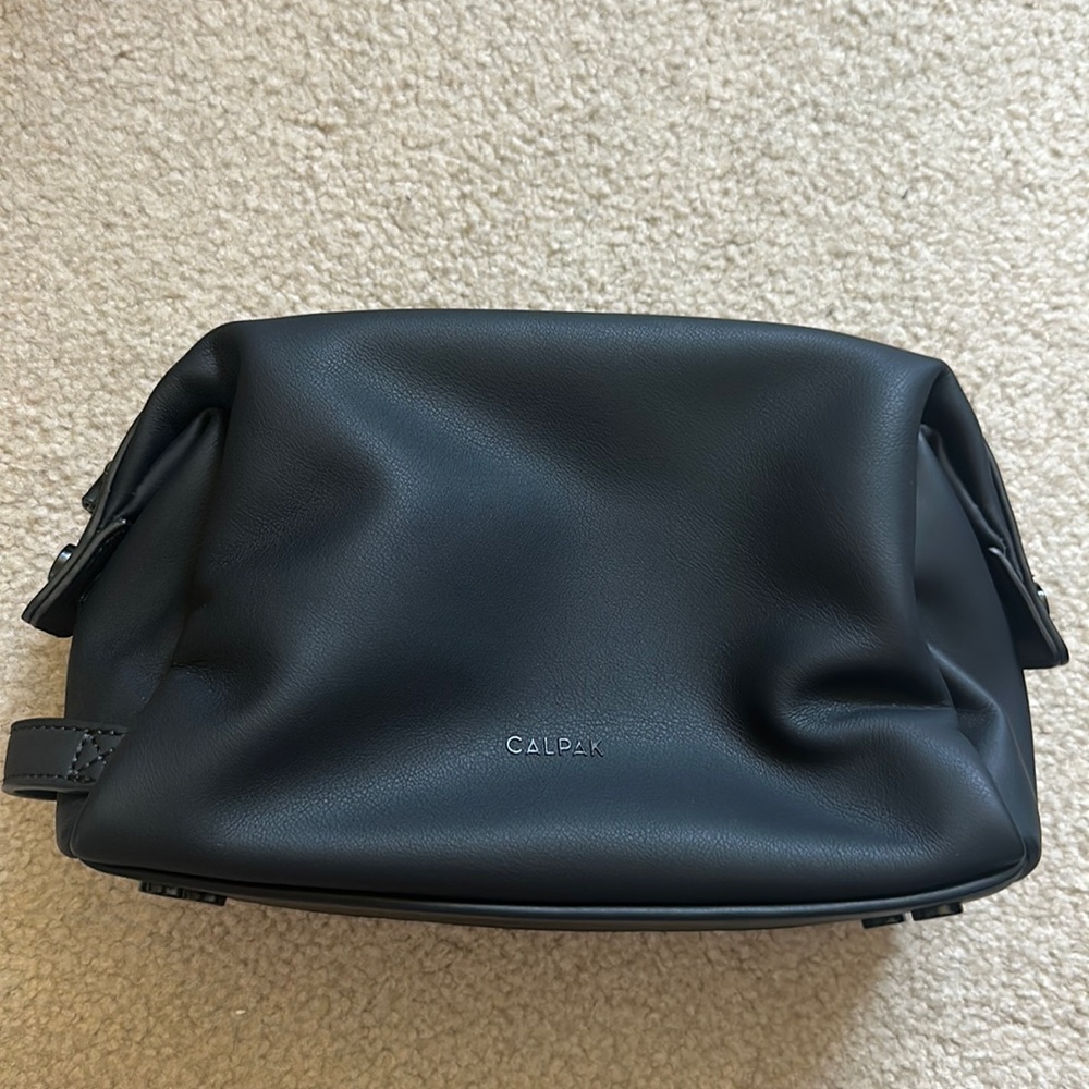 Calpak Hue Toiletry Bag in Black